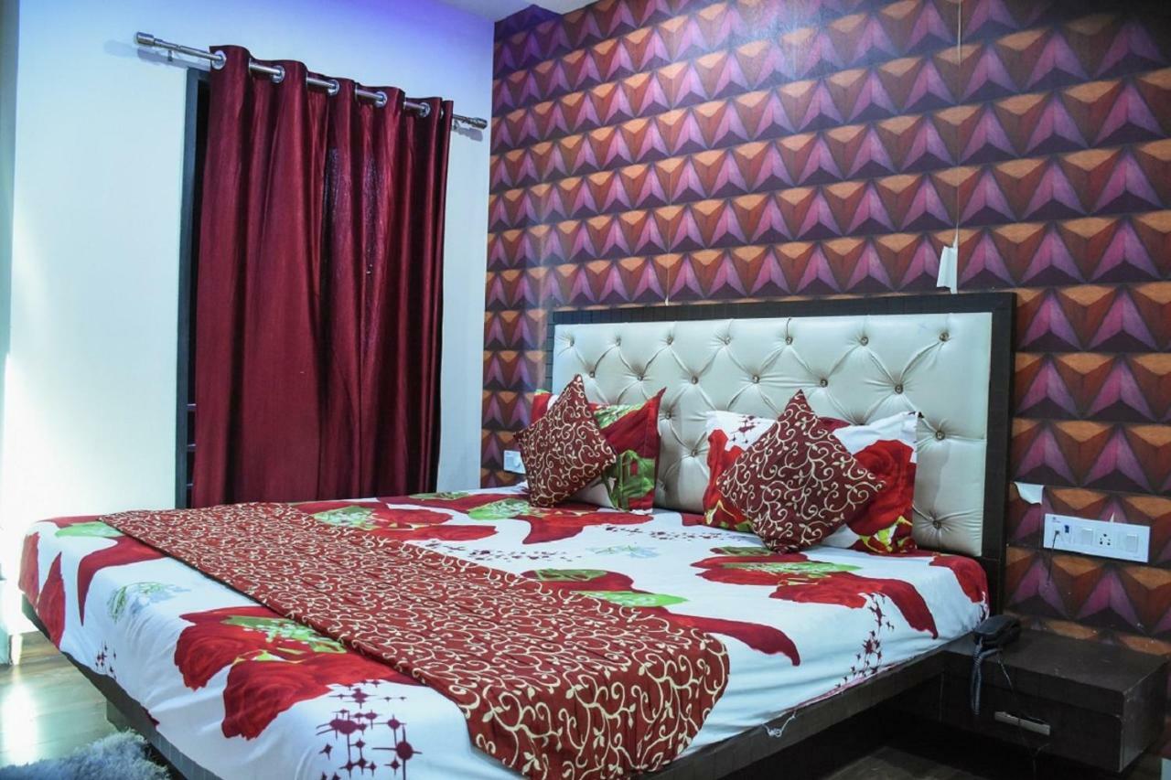 Hotel Dilip Индор Екстериор снимка