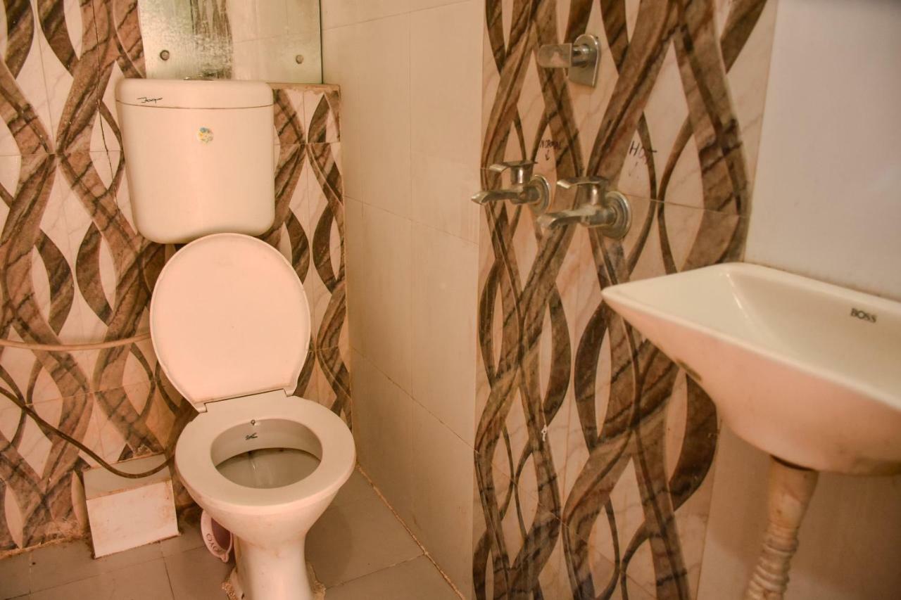 Hotel Dilip Индор Екстериор снимка